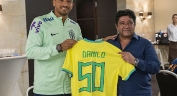 Lateral Danilo é homenageado pelos 50 jogos com a camisa da Seleção Brasileira