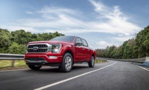 Ford F-150 imponente, luxuosa e com motor V8