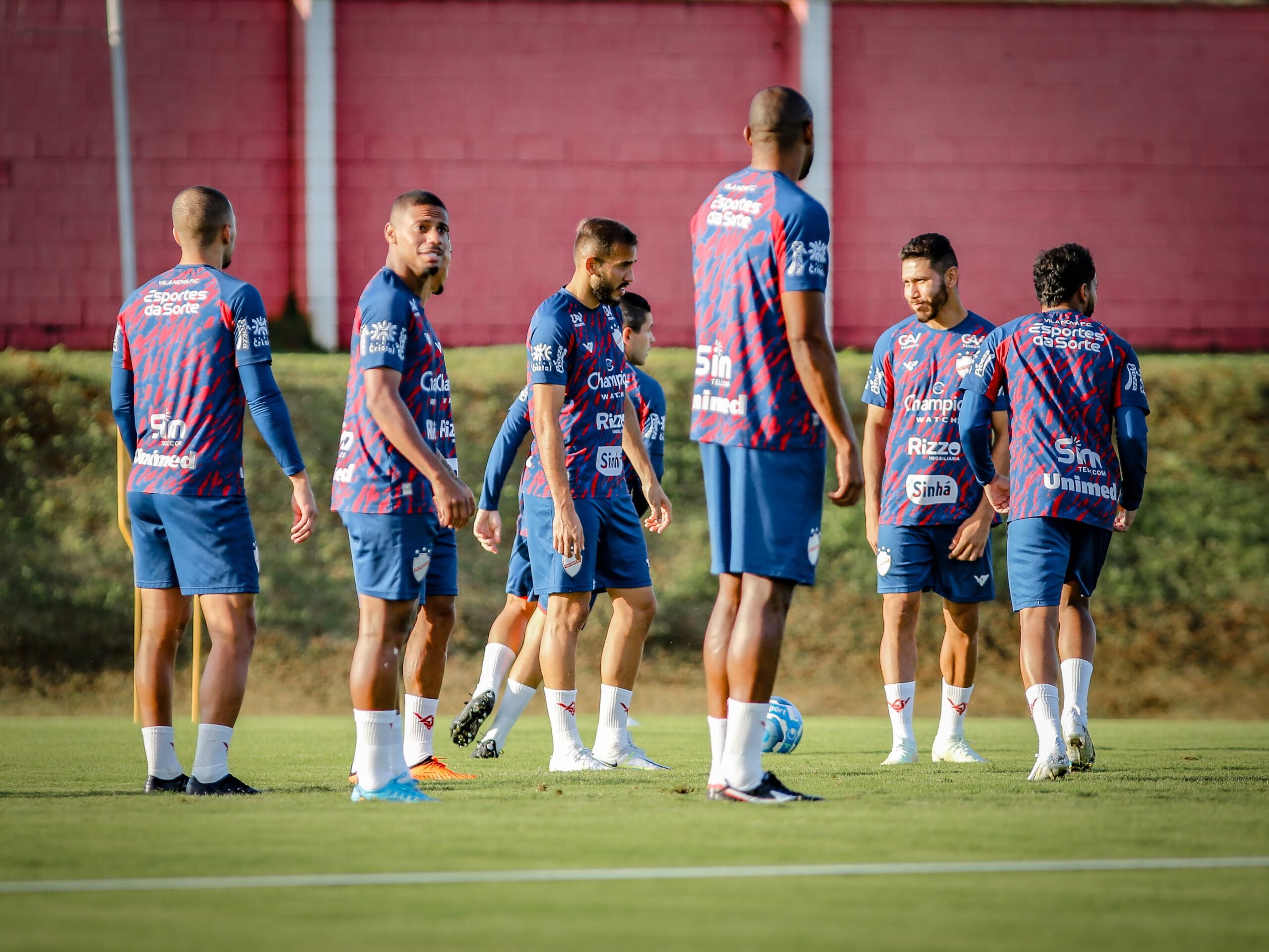 Vila Nova enfrenta a Chapecoense na busca pela sétima vitória no Campeonato Brasileiro