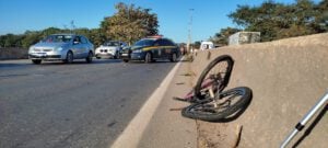 Ciclista morre após ser atropelado na BR-153 e condutor foge sem prestar socorro