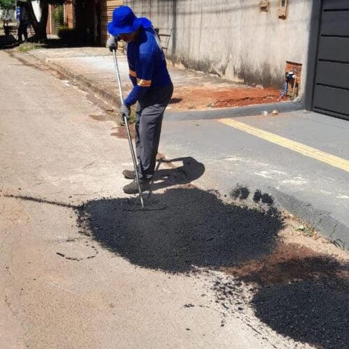 Operação tapa-buracos em Goiânia. Foto: Seinfra