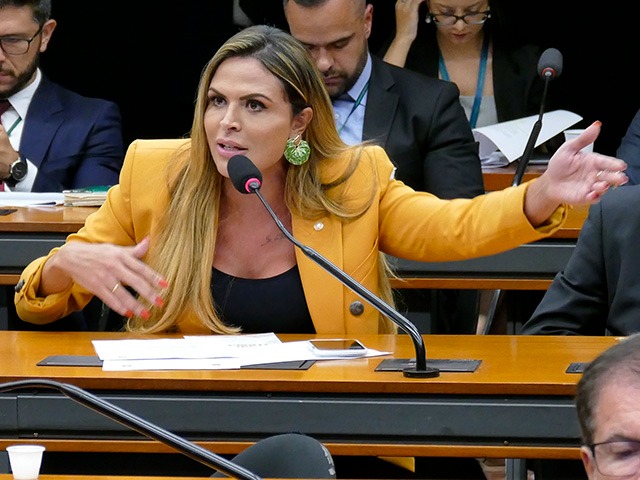 Bolsonarista, Silvye Alves dispara contra Gustavo Gayer: “moleque da internet”