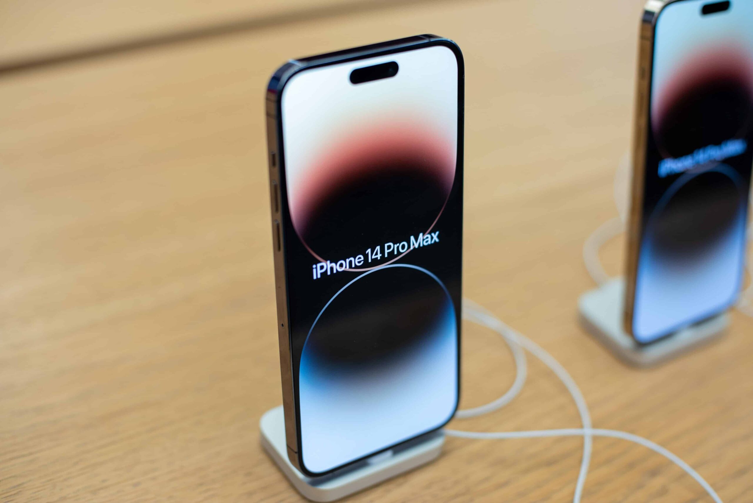 TIM e Apple fecham acordo no Brasil e iPhone é vendido pela metade