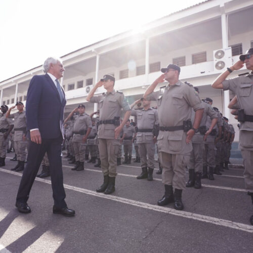 Caiado participa de cerimônia de formação da PM. Foto: Hegon Corrêa