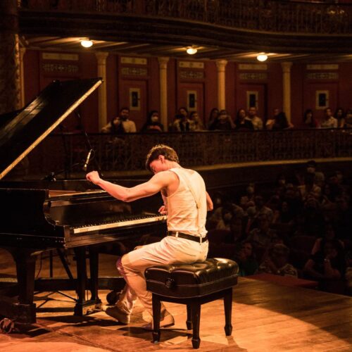 “Rock ao Piano”, com o pianista Bruno Hrabovsky (Foto SECULT).