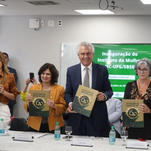 Ministra Nísia Trindade e Ronaldo Caiado. Foto: Hegon Corrêa