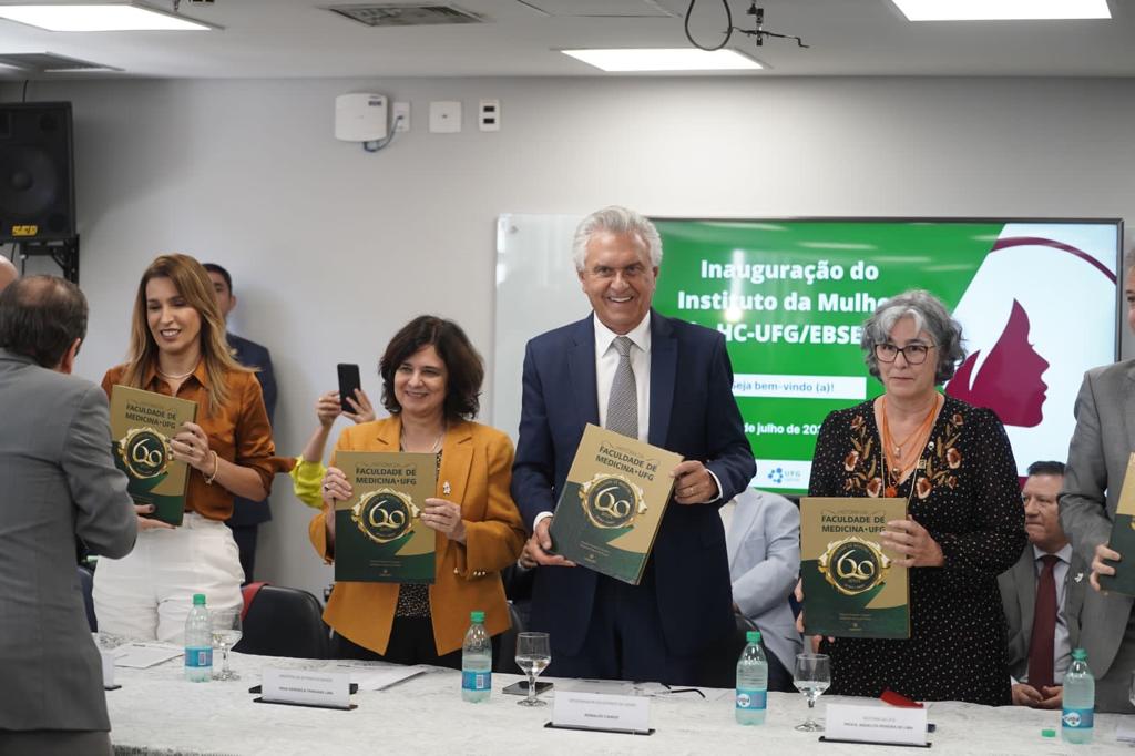 Ministra Nísia Trindade e Ronaldo Caiado. Foto: Hegon Corrêa