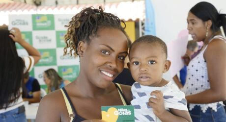 Goiás Social: mais de 4 mil cartões do Mães de Goiás e Dignidade são entregues em dois meses