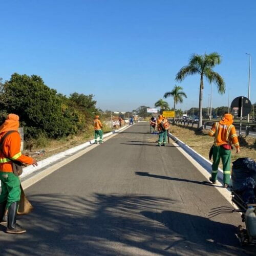 Limpeza Rodovia dos Romeiros. Foto: Luciano Magalhães/Comurg