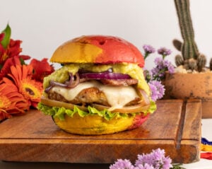 Opções de hambúrgueres estão disponíveis em oito estabelecimentos de Goiânia, no Burger Gourmet Brasil (Foto: Asteca Frida, do Blends Burger).