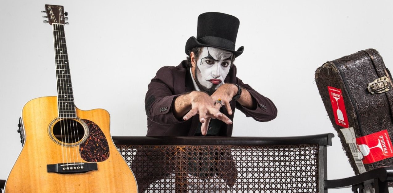 Fernando Anitelli, vocalista de O Teatro Mágico (Foto Filipe Nevares).