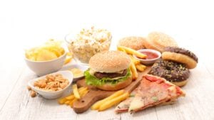 O-consumo-de-alimentos-ultra-processados-está-associado-a-um-ganho-de-peso-rápido-em-crianças.-02-09-08-23