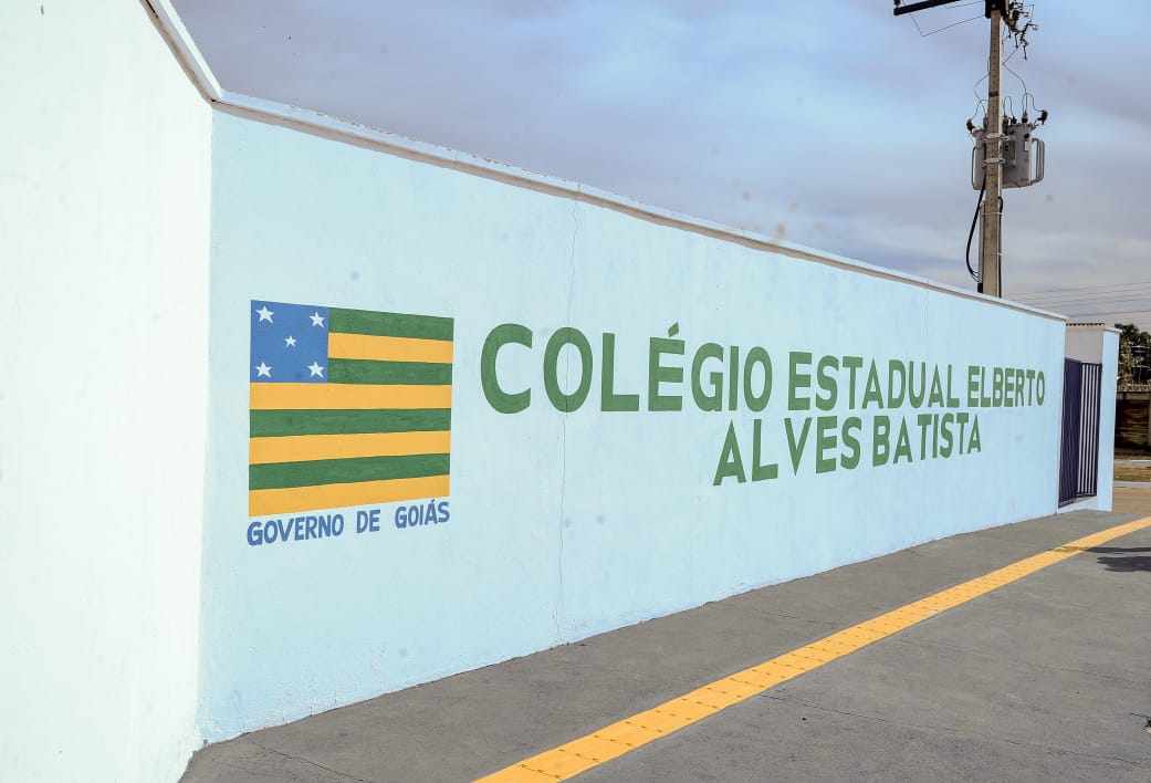 Caiado inaugura colégio em Aparecida após 6 anos de obra parada