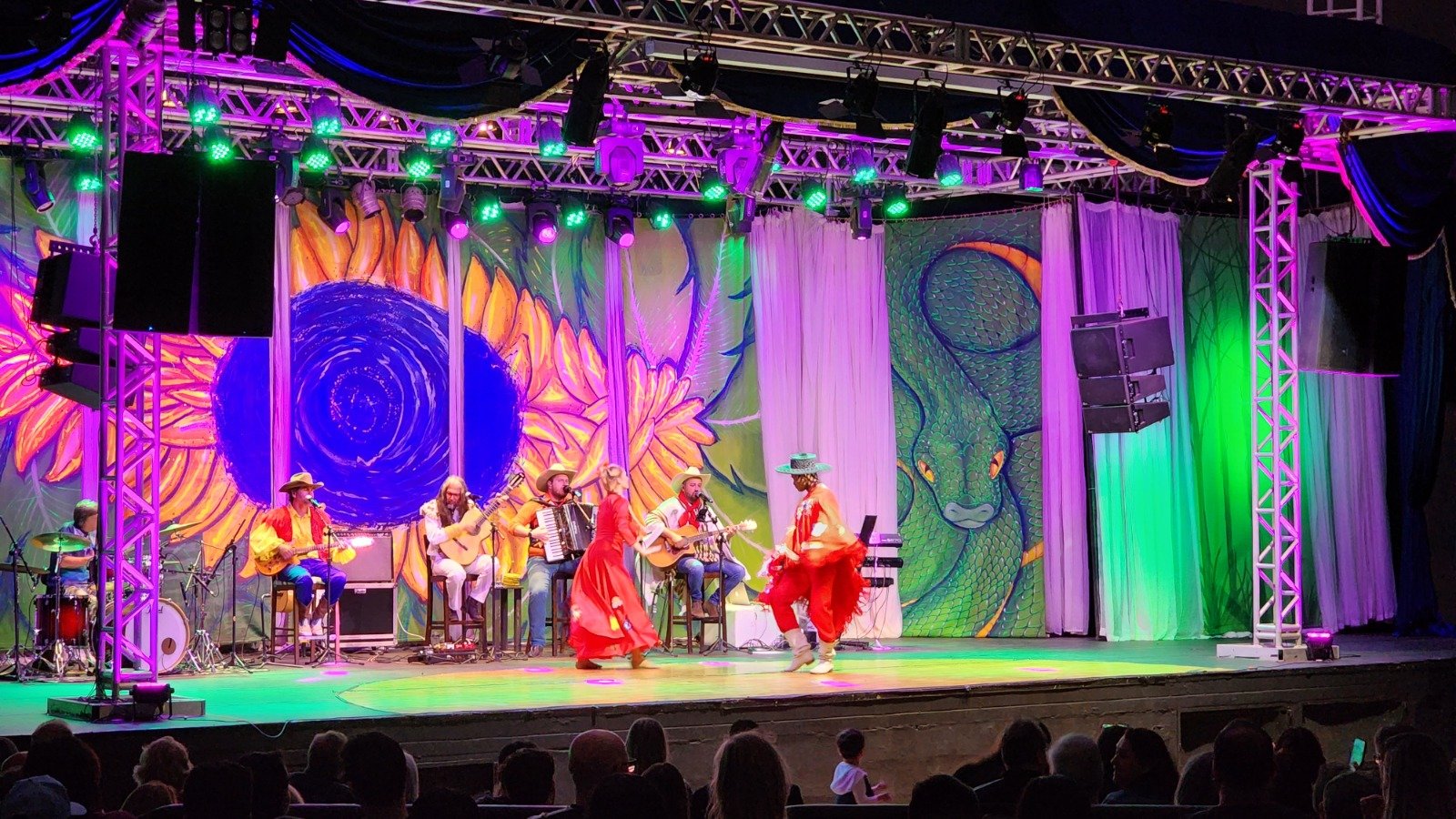 Hot Park e Rio Quente Resorts celebram cultura brasileira com programação especial