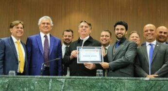 Com discurso a apoiadores e homenagens, Bolsonaro recebe título de cidadão goiano na Alego