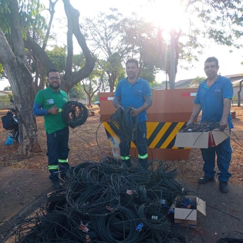 Programa Cidade Segura retira fios em desuso de postes. Foto: Segov