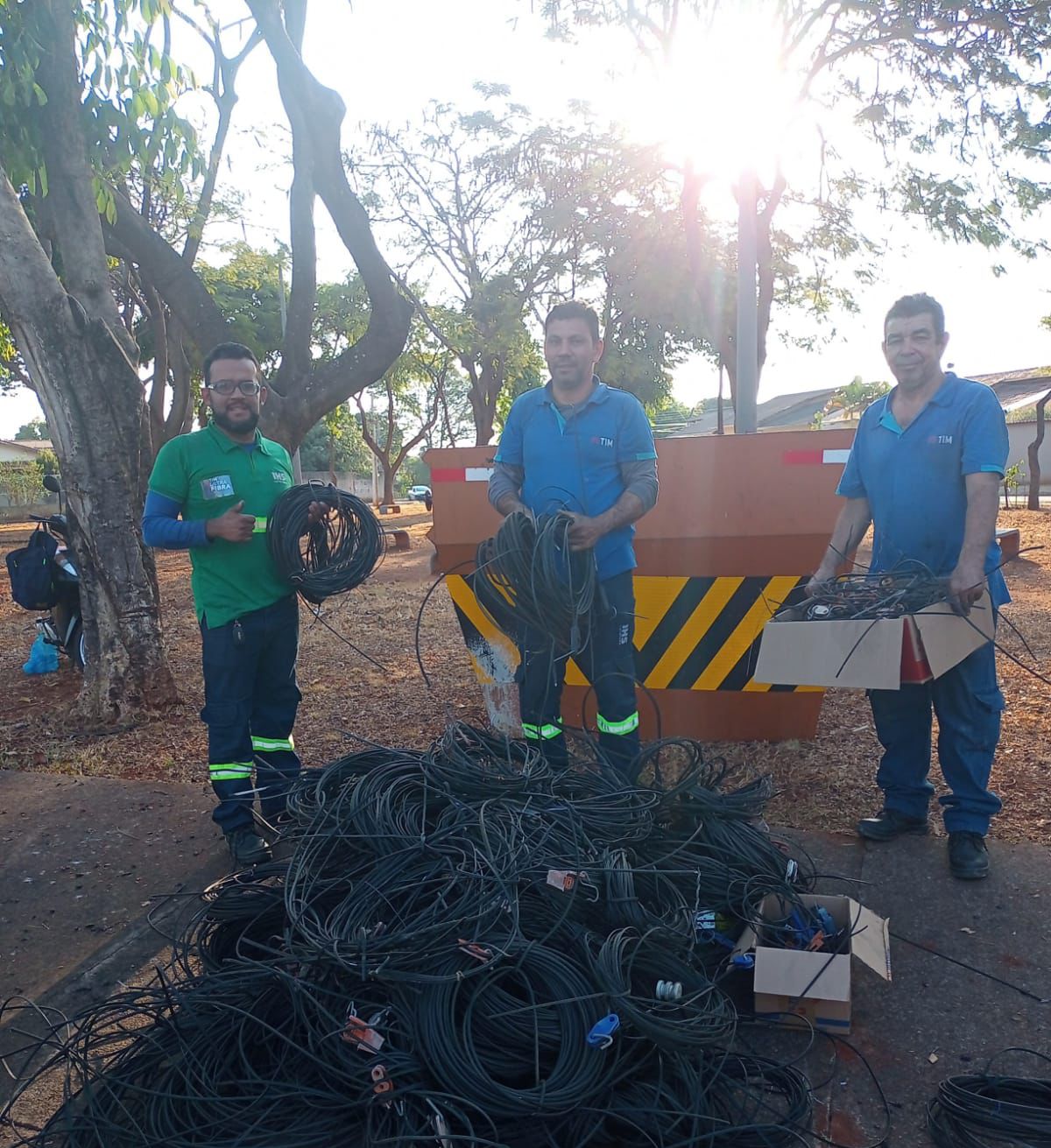 Programa Cidade Segura retira fios em desuso de postes. Foto: Segov