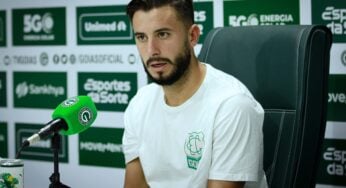 Após quatro jogos no Goiás, Raphael Guzzo destaca evolução na adaptação ao futebol brasileiro