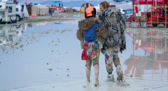 ‘Burning Man’: chuvas barram saída de milhares de pessoas no evento que acontece em deserto