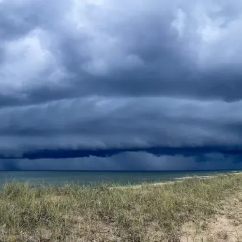 Alerta_para_chuva_intensa,_granizo_e_ventos_fortes_em_180_cidades_do_Paraná!_(2)