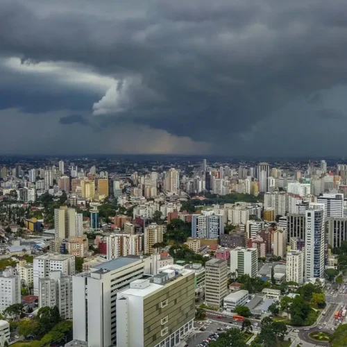 Alerta_para_chuva_intensa,_granizo_e_ventos_fortes_em_180_cidades_do_Paraná!_(3)