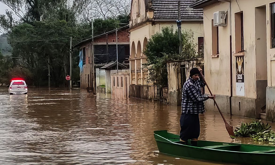 Rio Grande do Sul permanece em alerta para temporais, com avanço de frente fria