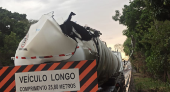 Acidente com caminhão-tanque bloqueia BR-153 e derrama 18 mil litros de óleo diesel, em Goiânia