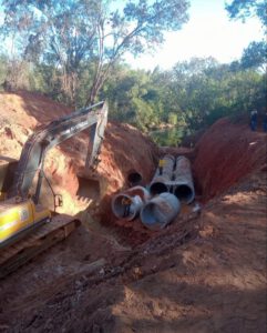 Prefeitura interdita Leste-Oeste para drenagem. Foto: Seinfra