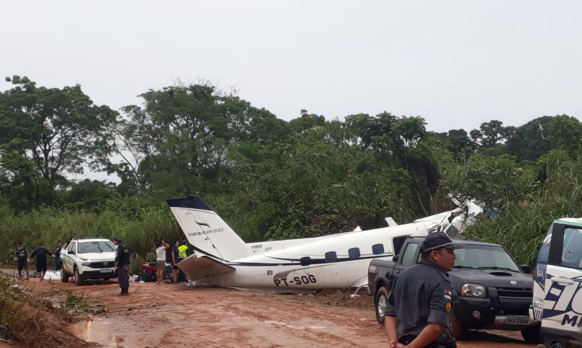 queda avião amazonas goiás goianos