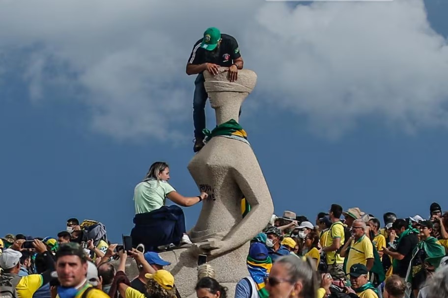 stf julgamento criminosos réus de 8 de janeiro em Brasília