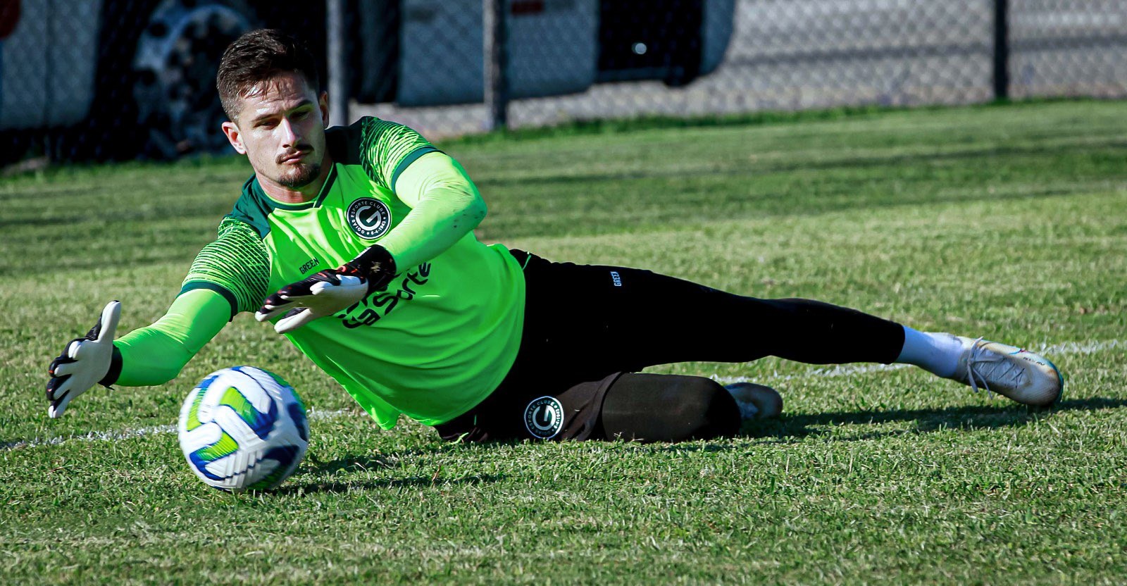 Goiás busca surpreender o Fluminense para seguir fora do Z-4 no Brasileirão