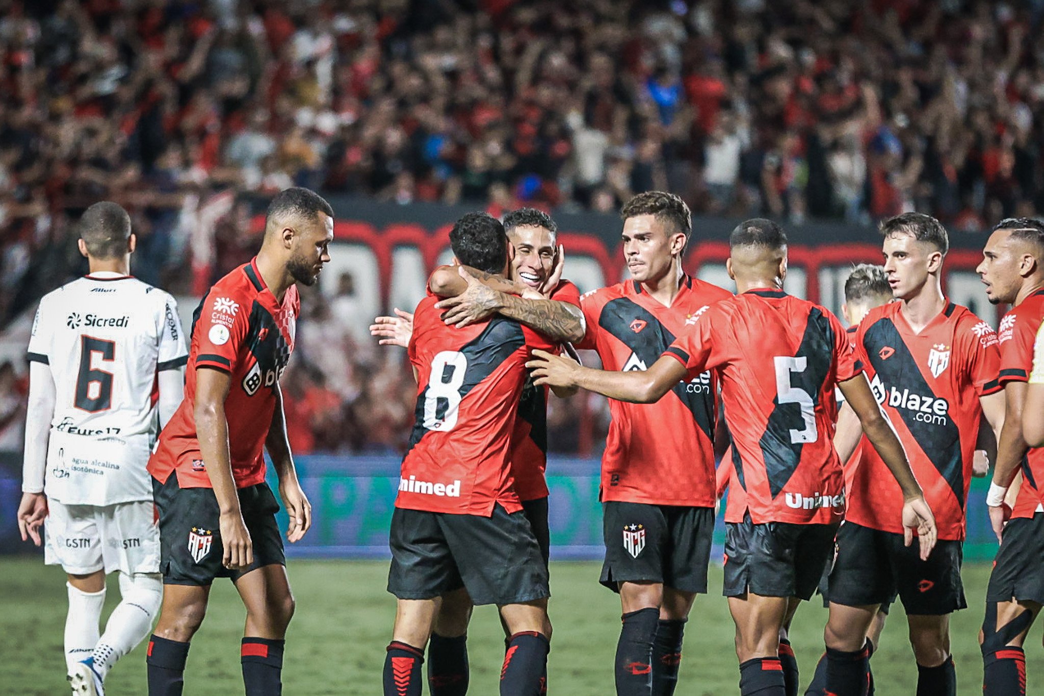 Atlético-GO vence Ituano no Accioly com 11 mil torcedores e pula para 5ª posição no Brasileirão