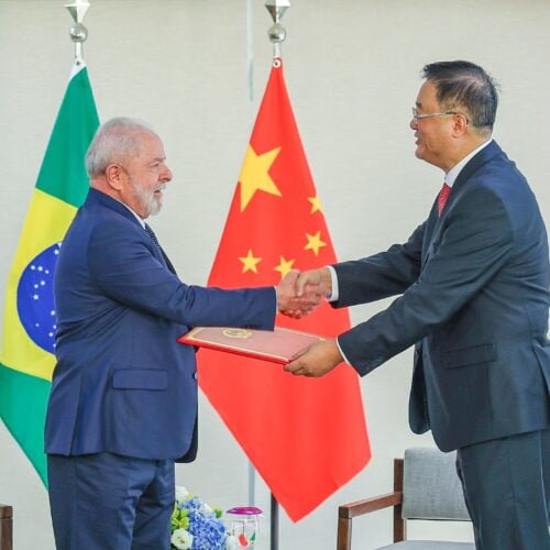 presidente Lula em encontro com o Embaixador da China no Brasil, Zhu Qingqiao. Foto: Ricardo Stuckert/PR