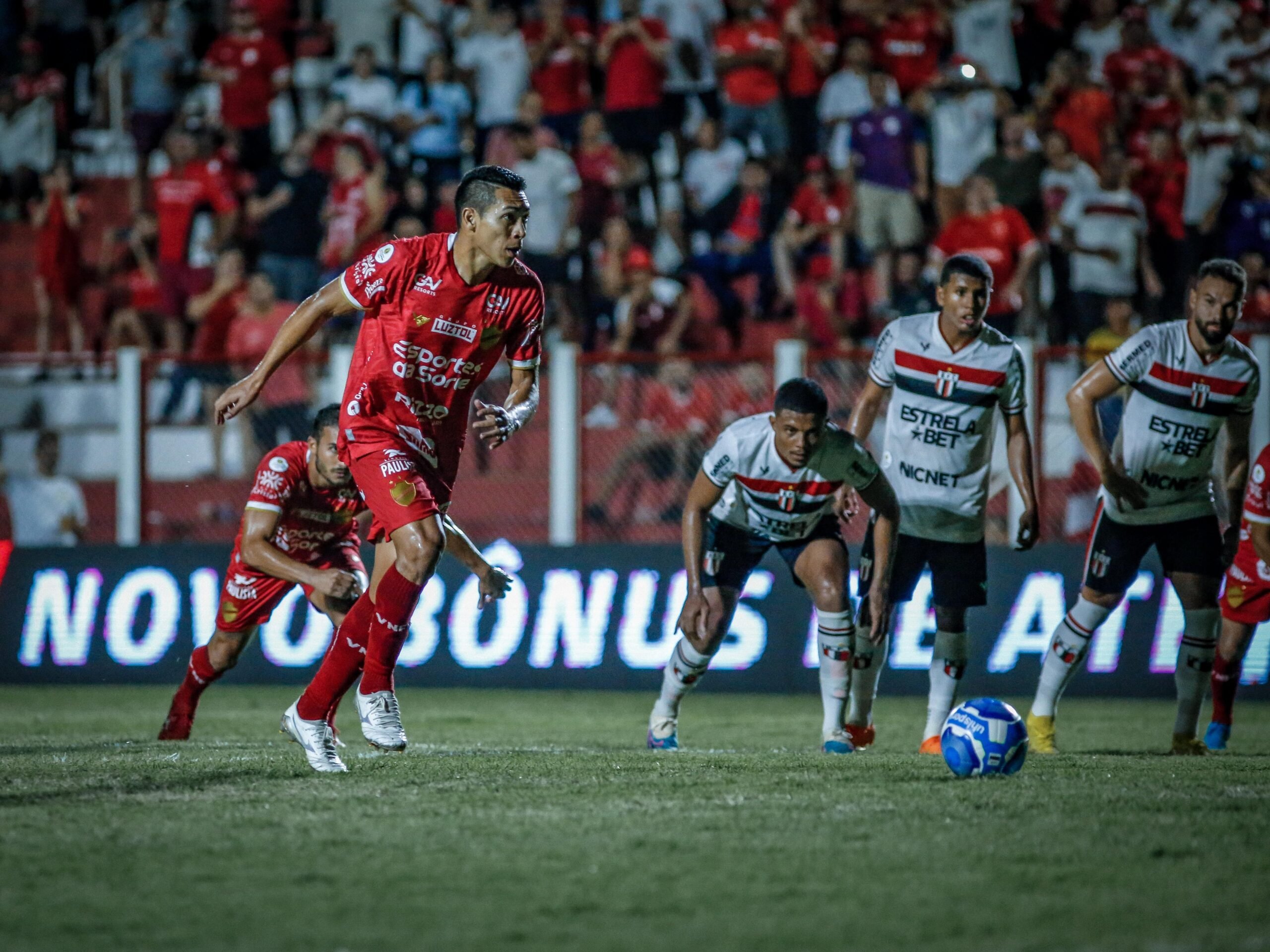 Vila Nova vence Botafogo-SP e segue vivo na briga pelo acesso no Campeonato Brasileiro