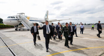 De forma irregular, Bolsonaro levou 13 pessoas em avião da FAB para viagem turística