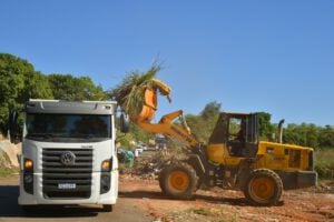 serviço de limpeza e revitalição Mutirão de Aparecida. Foto: Secom