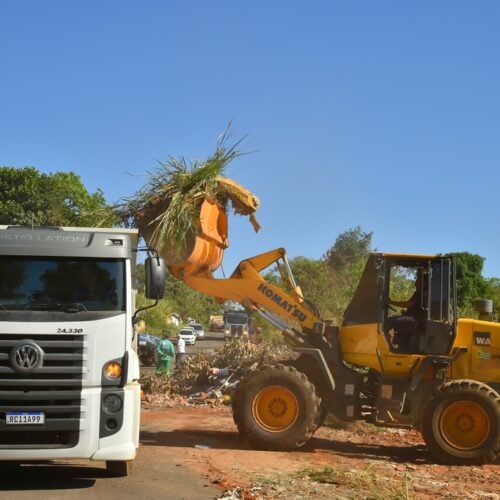 serviço de limpeza e revitalição Mutirão de Aparecida. Foto: Secom