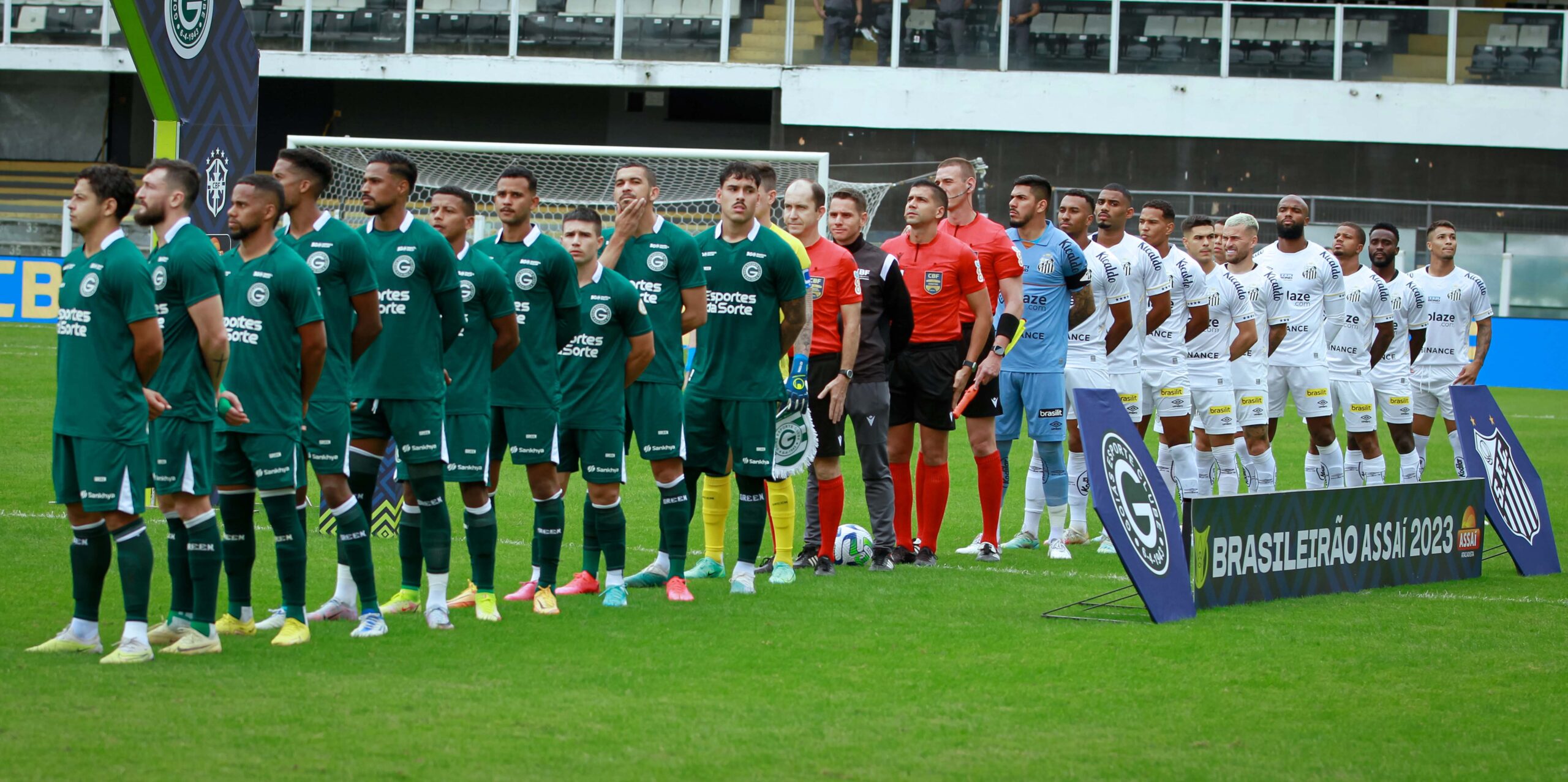 Vencer ou vencer! Goiás recebe o Santos em confronto direto para sair do Z4 do Brasileirão