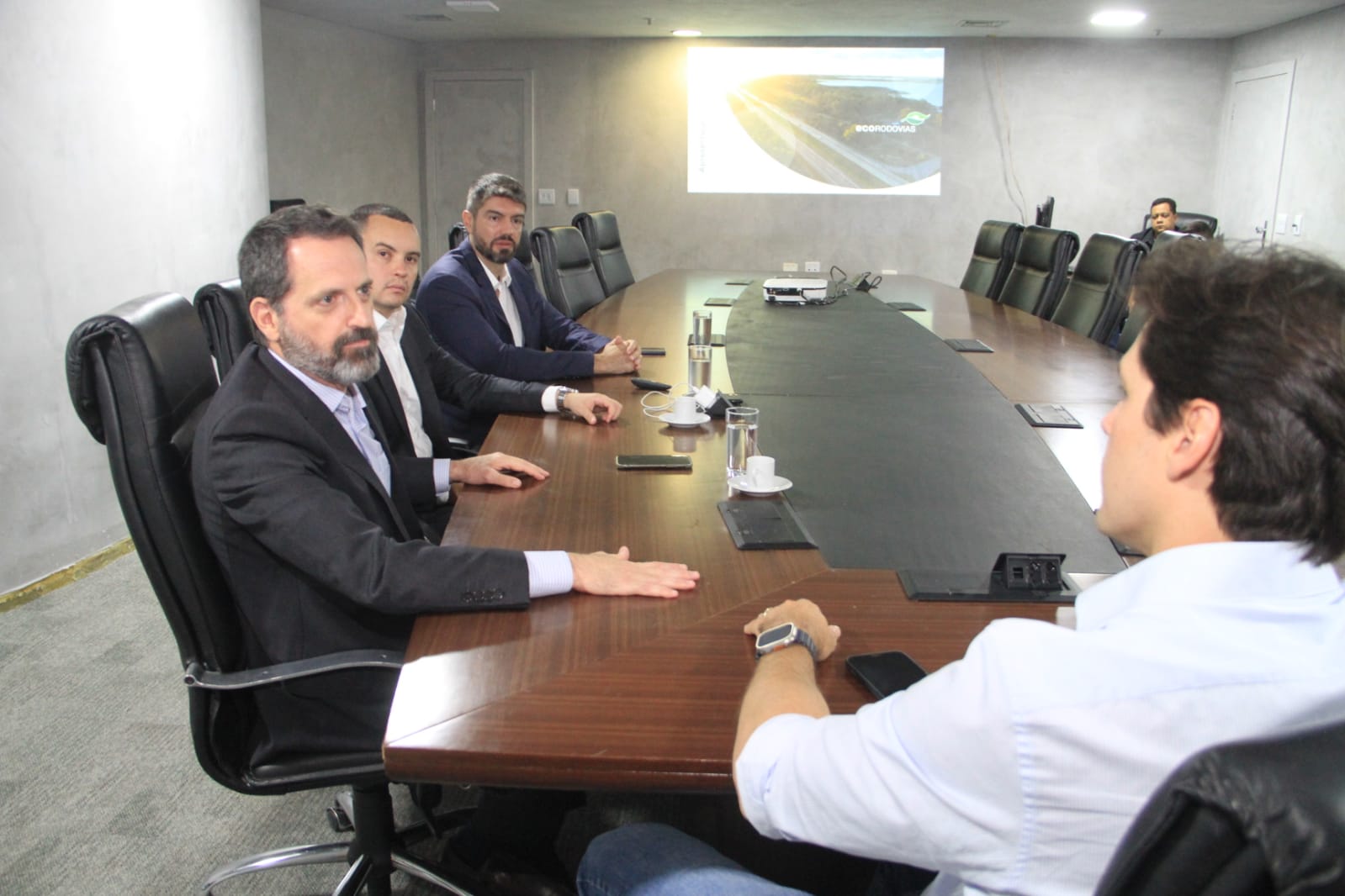 Daniel Vilela se reúne com diretores da EcoRodovias para pedir investimentos em rodovias federais que cortam Goiás. Foto: Jota Eurípedes