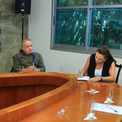 Gracinha Caiado e Vilmar Mariano assinaram termo de cooperação para o programa Família Acolhedora. Foto: Wesley Costa