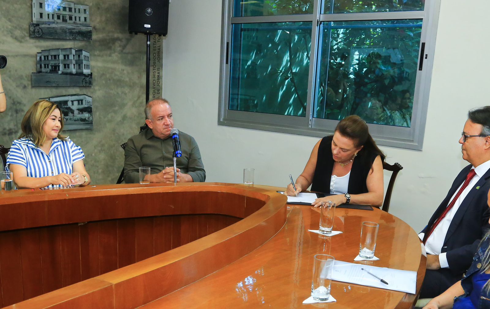 Gracinha Caiado e Vilmar Mariano assinaram termo de cooperação para o programa Família Acolhedora. Foto: Wesley Costa