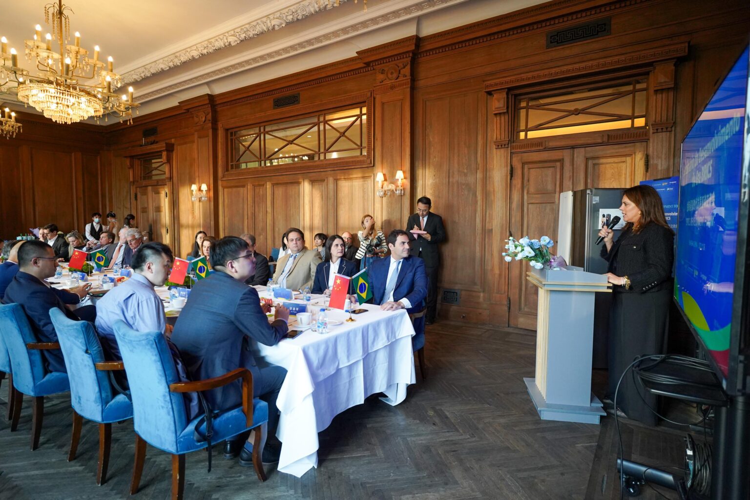 Gracinha Caiado ministra palestra na China e destaca redução da pobreza em Goiás