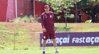 Higo Magalhães vê jogo contra o Vitória como crucial para o acesso: “Temos que ser letais”