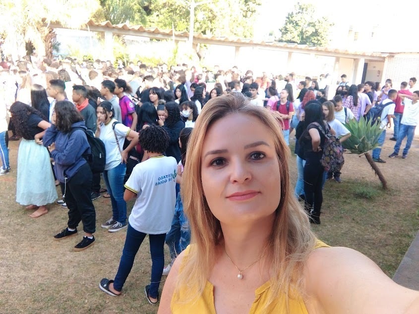 Conheça a professora de Goiânia que acertou o tema da redação do Enem 2023