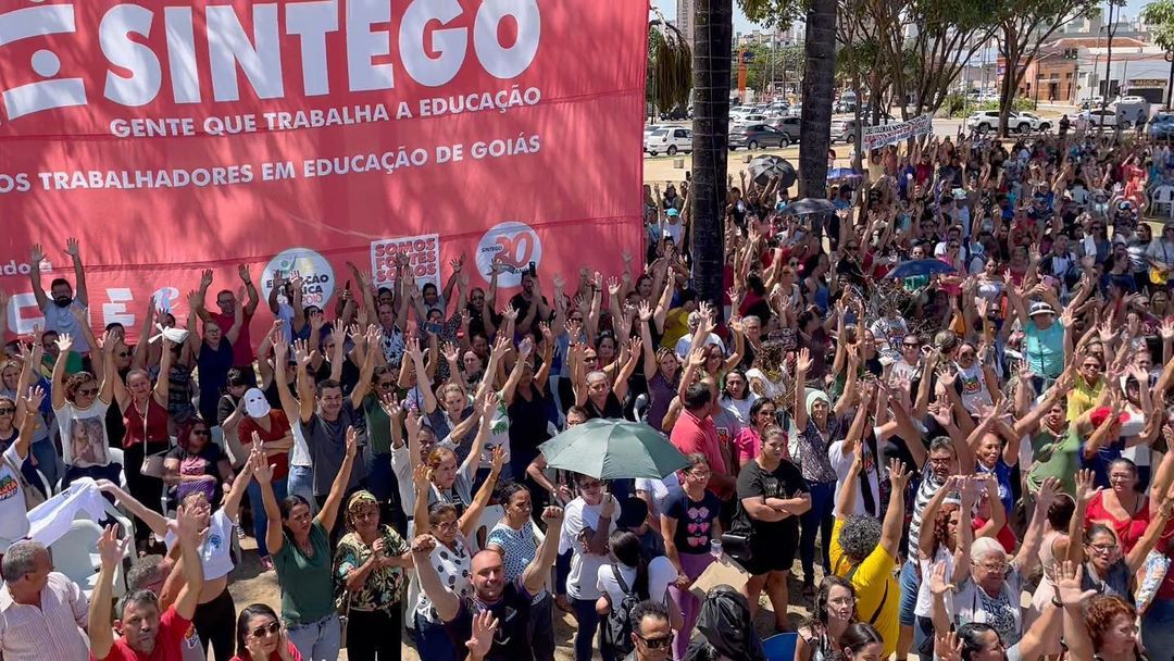 Servidores administrativos da educação de Goiânia suspendem greve após audiência de conciliação