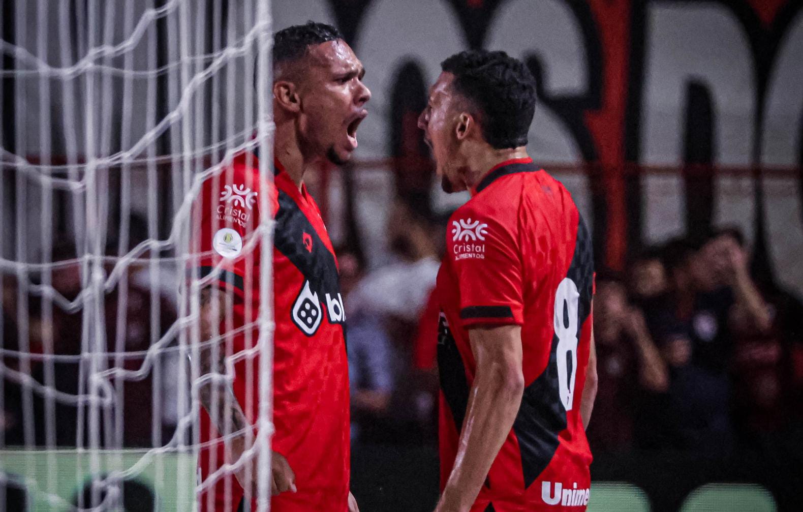 Adversários tropeçam, Atlético-GO vence Guarani e retorna para o Brasileirão Série A