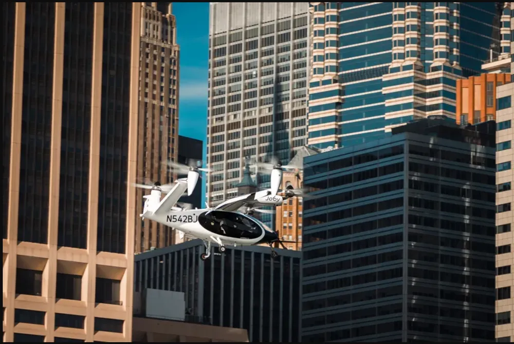 Taxi voador eVTOL da Joby Aviation faz voo de exibição em Nova York. (Foto: Divulgação)