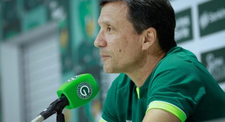 Frustrado com eliminação, Zé Ricardo diz ser mais Goiás do que pessoas que cercam o clube