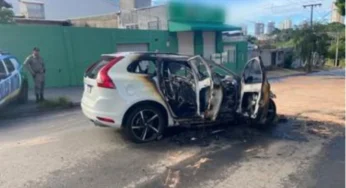 Carro bate em árvore e pega fogo em avenida do Parque Amazônia; acidente deixou um homem ferido