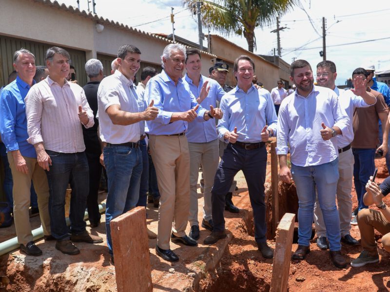 Ronaldo Caiado vistoria obras da rede de esgoto em Anápolis. Foto: Lucas Diener